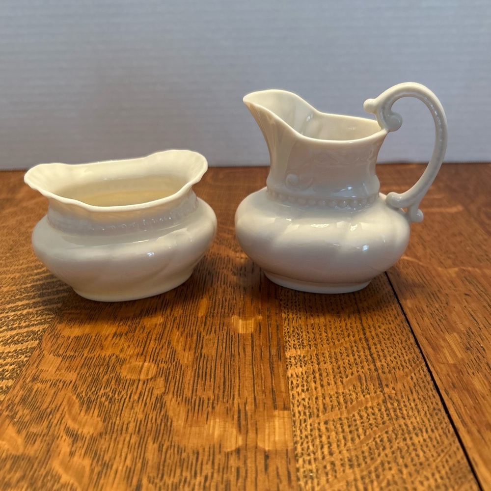 Lenox Colonial Collection Cream Coloured Cream And Sugar